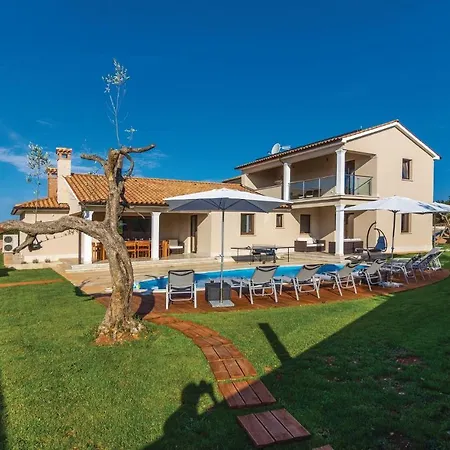 Ferienhaus Lovely Home In Bibici With Jacuzzi *