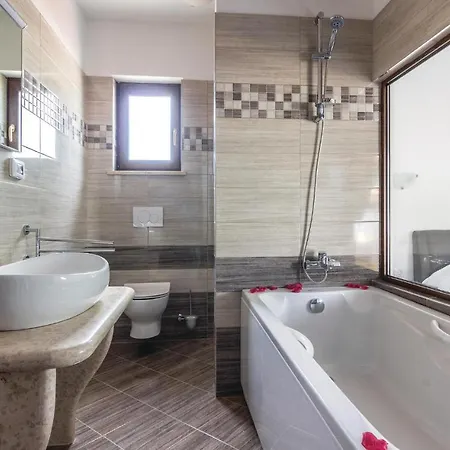 Lovely Home In Bibici With Jacuzzi