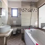 Lovely In With Jacuzzi