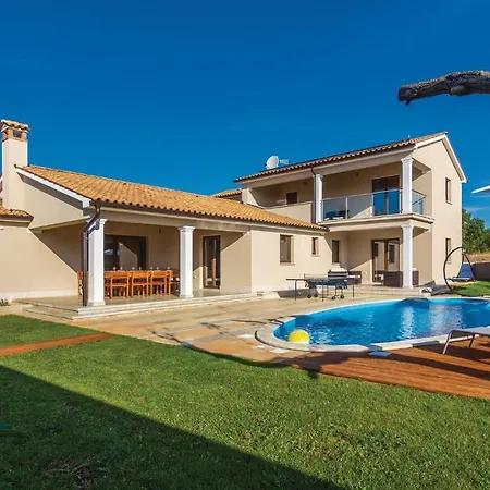 Holiday home Lovely Home In Bibici With Jacuzzi Bibici