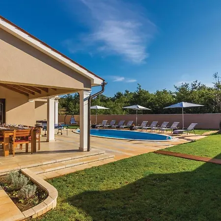 Lovely Home In Bibici With Jacuzzi Holiday home Bibici