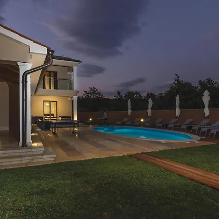 Lovely Home In Bibici With Jacuzzi Bibici
