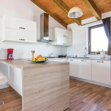 Lovely Home In Bibici With Jacuzzi Holiday home *