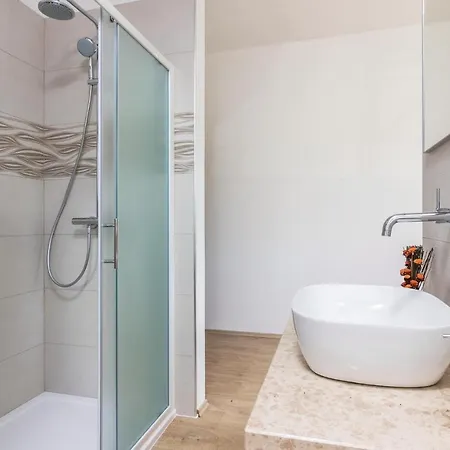 Holiday home Lovely Home In Bibici With Jacuzzi Bibici