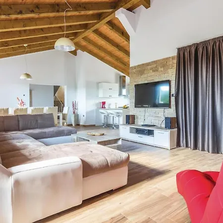 Lovely Home In Bibici With Jacuzzi