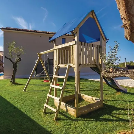 Holiday home Lovely Home In Bibici With Jacuzzi Bibici