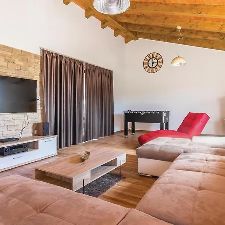 Holiday home Lovely Home In Bibici With Jacuzzi *