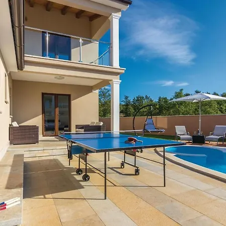 Holiday home Lovely Home In Bibici With Jacuzzi *