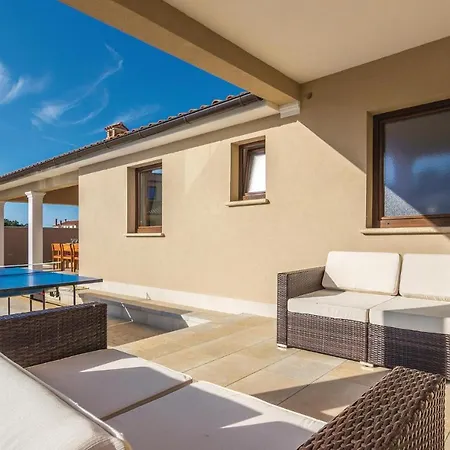 Holiday home Lovely Home In Bibici With Jacuzzi *