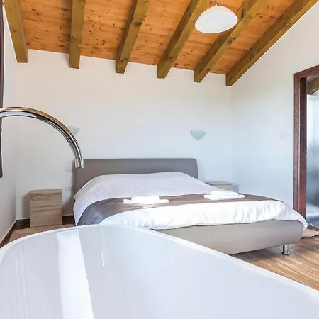 Lovely Home In Bibici With Jacuzzi Holiday home Bibici