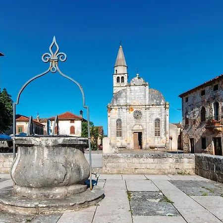 Holiday home Lovely Home In Bibici With Jacuzzi *