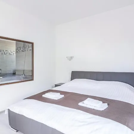 Lovely Home In Bibici With Jacuzzi * Bibici